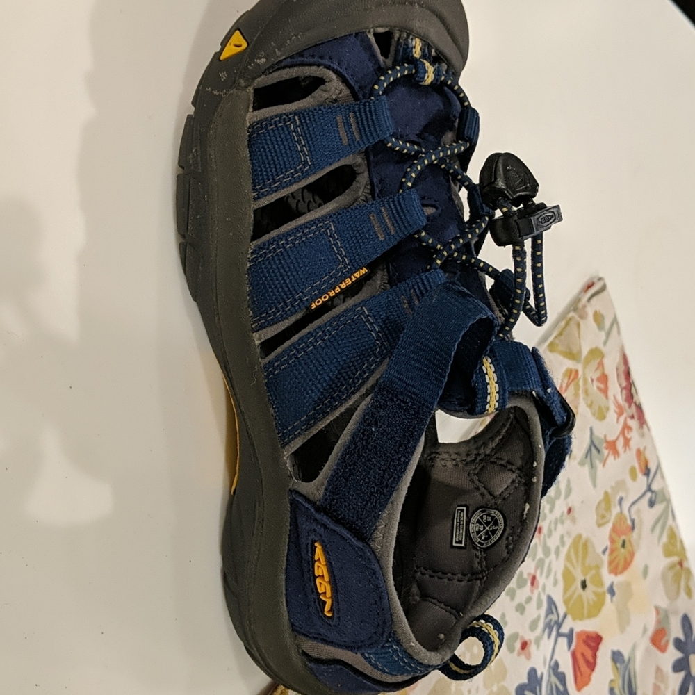 Boys Keen sandals - Picture 3 of 4